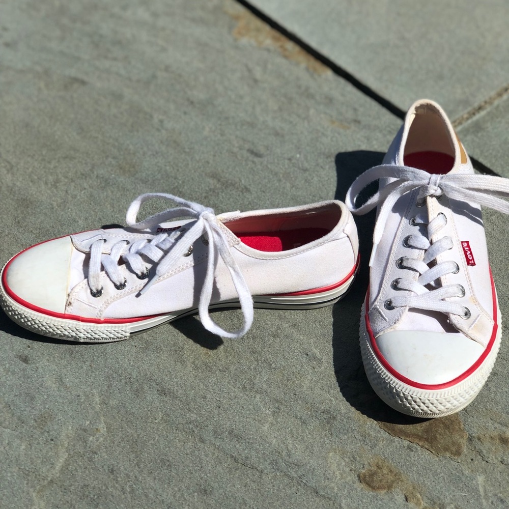 Levi’s white sneakers